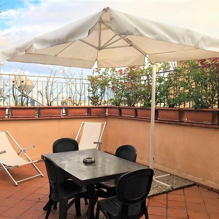 Case Vacanze " Il Duomo" Napoli Buitenkant foto