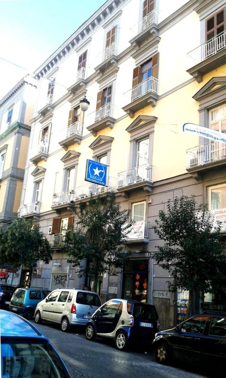 Case Vacanze " Il Duomo" Napoli Buitenkant foto