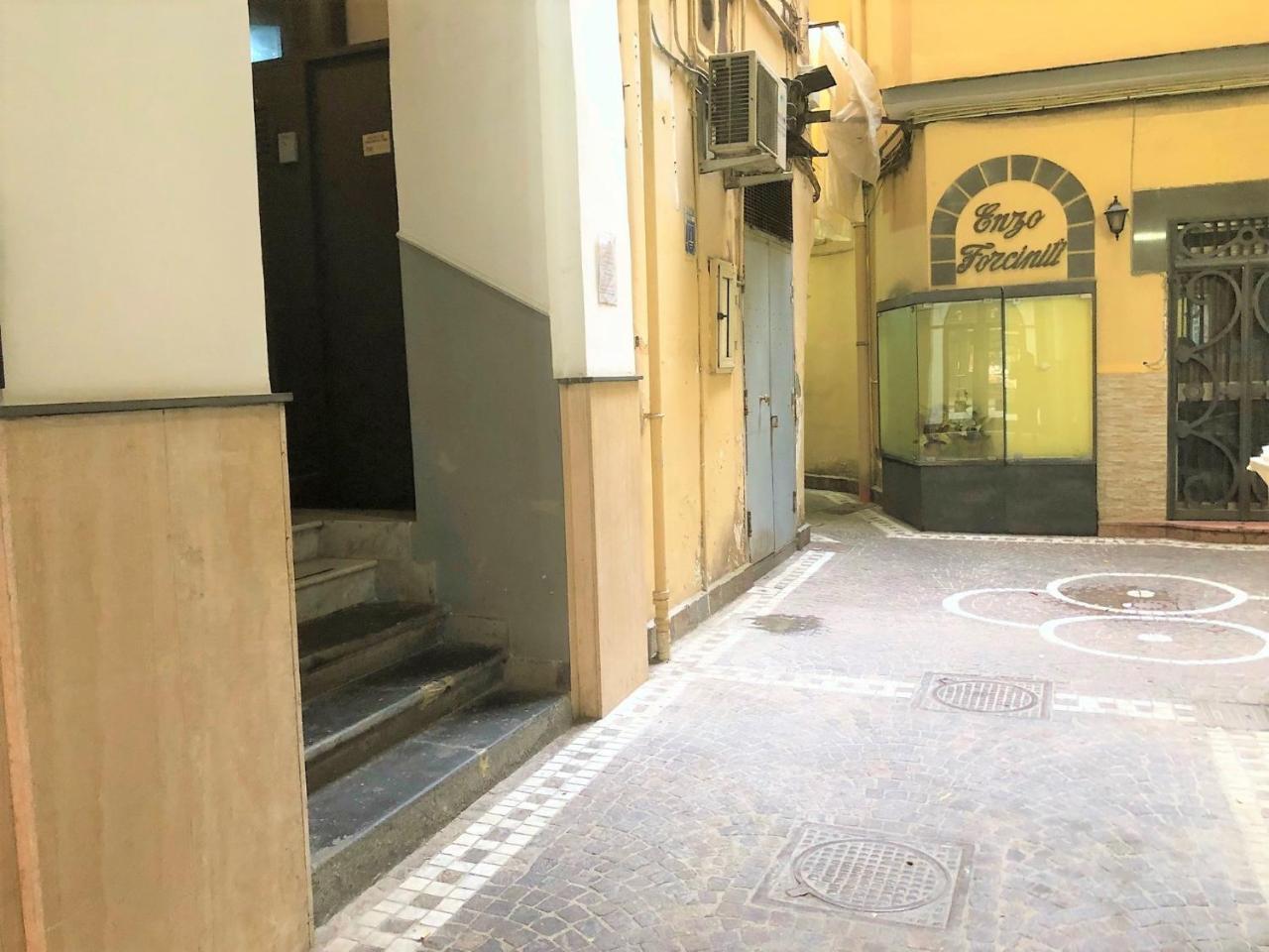 Case Vacanze " Il Duomo" Napoli Buitenkant foto