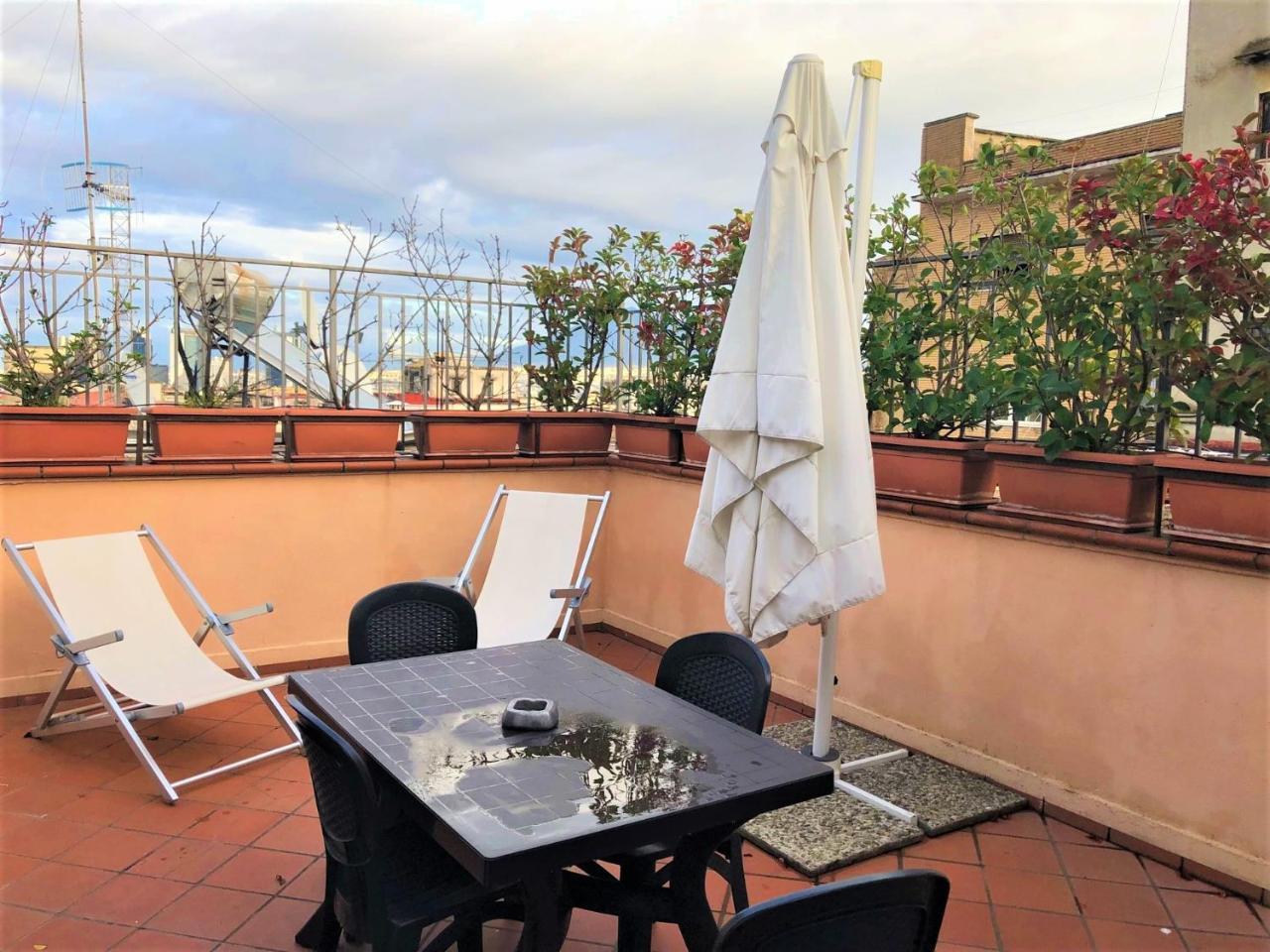 Case Vacanze " Il Duomo" Napoli Buitenkant foto